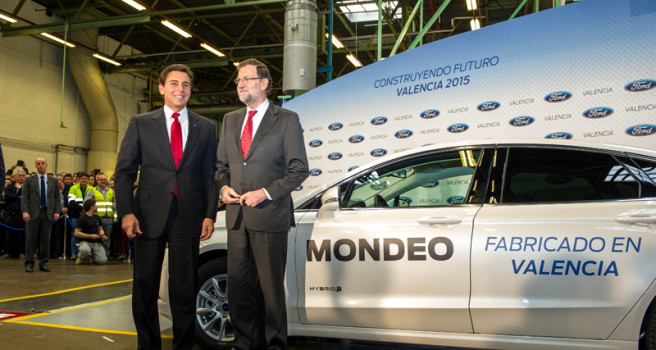 Mark Fields y Mariano Rajoy vistan la factoría de Ford en Valencia