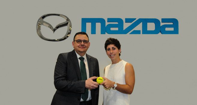 Carla Suárez visita las instalaciones de Mazda Canarias