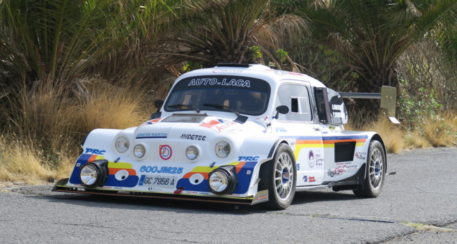 Armide Martín se pone al volante del Seat 600 JM25