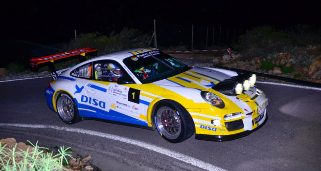 Enrique Cruz y Yeray Mujica dominan la nocturnidad del Isla de Tenerife Enrique Cruz y Yeray Mujica dominan la nocturnidad del Isla de Tenerife