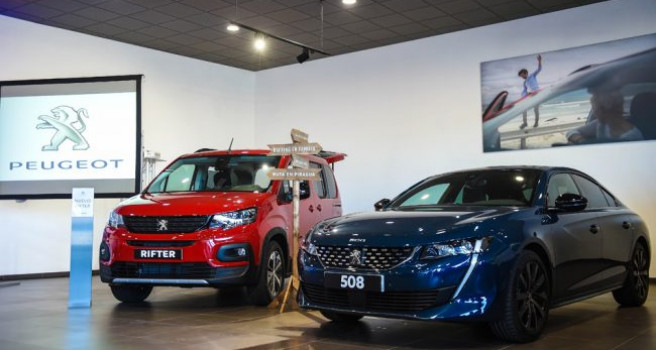 Peugeot lidera el mercado nacional de turismos