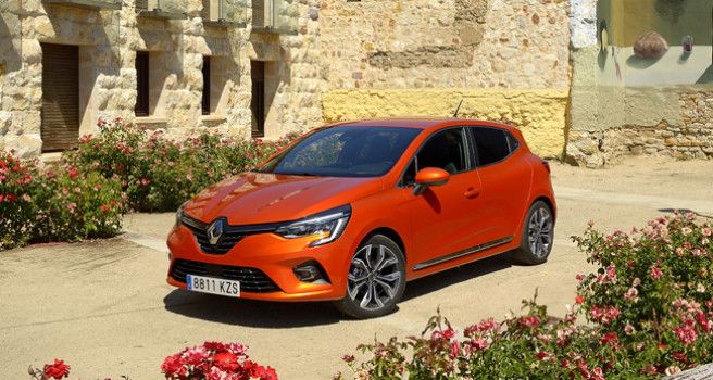 Nuevo Renault Clio, el pionero va más allá. Renovar liderazgo Nuevo Renault Clio, el pionero va más allá. Renovar liderazgo