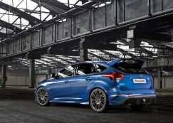 Ford-Focus_RS_2016_800x600_wallpaper_04